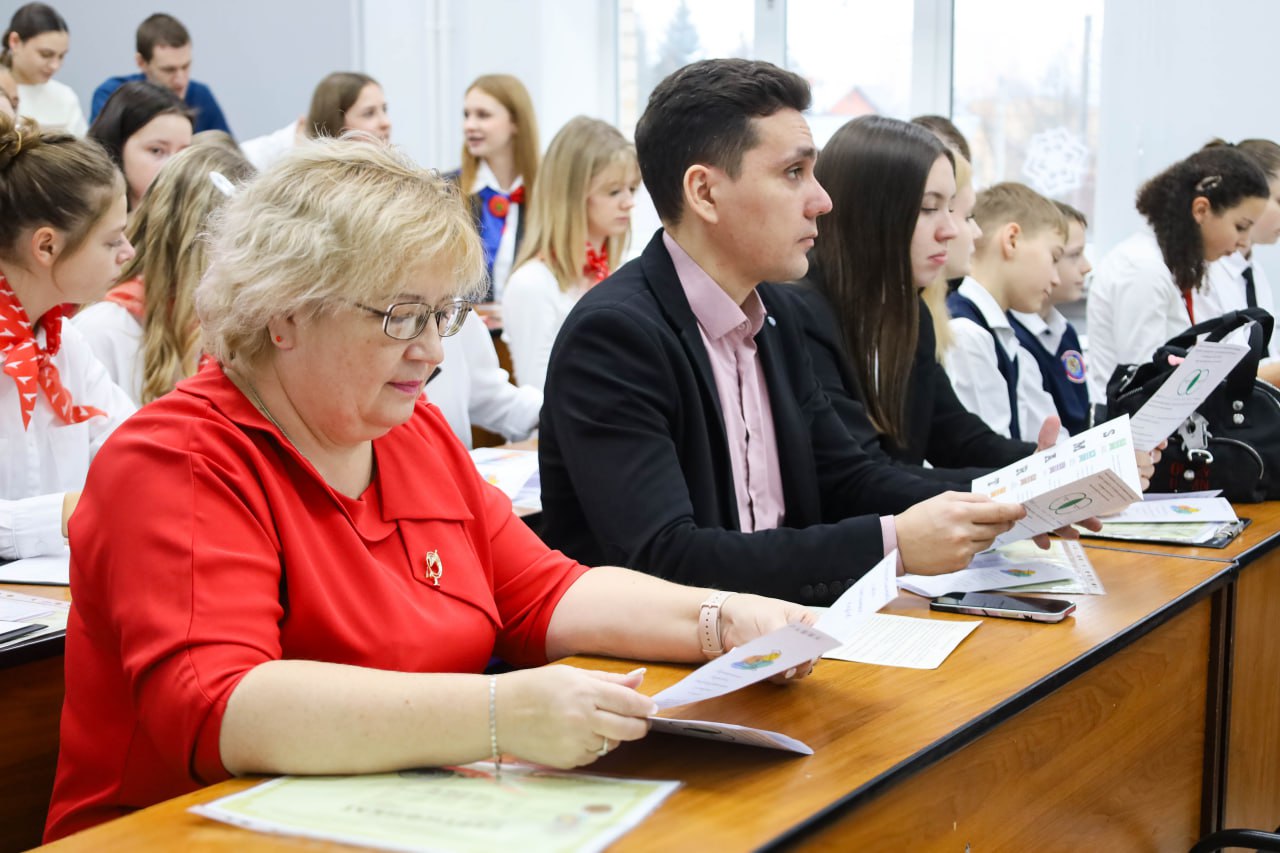 В Новомосковском лицее прошел региональный слет школьных клубов В Новомосковском лицее прошел региональный слет школьных клубов