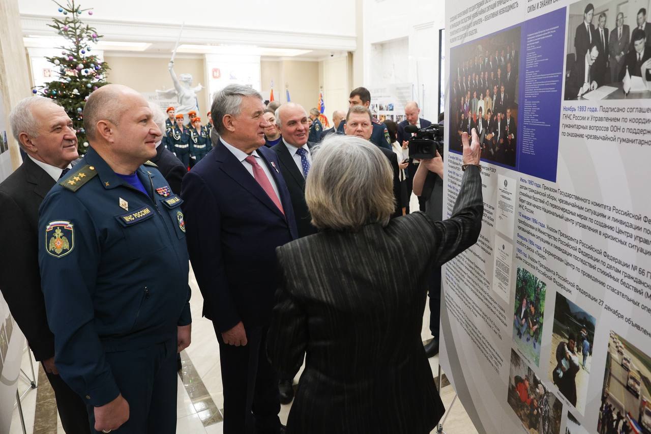 В Совете Федерации организована выставка к 35-летию МЧС России В Совете Федерации организована выставка к 35-летию МЧС России