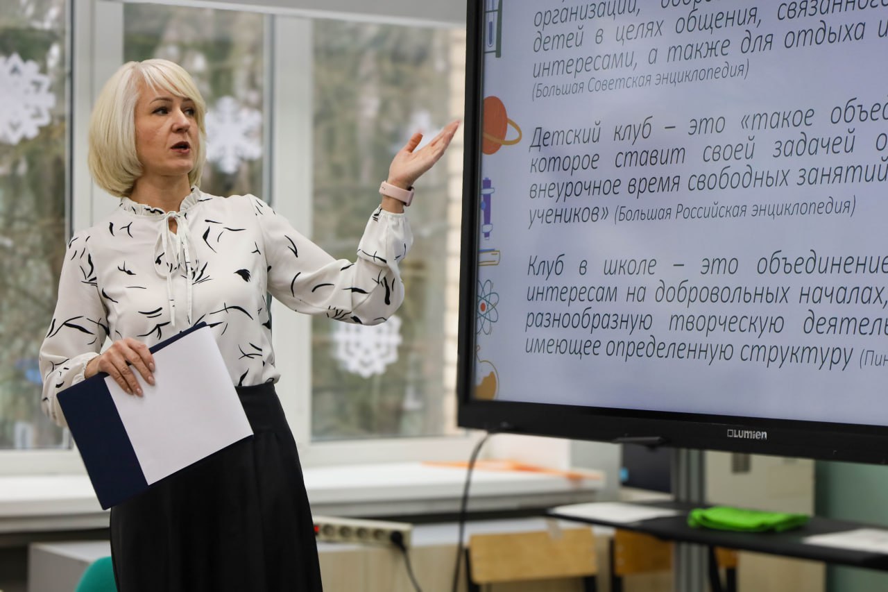 В Новомосковском лицее прошел региональный слет школьных клубов В Новомосковском лицее прошел региональный слет школьных клубов