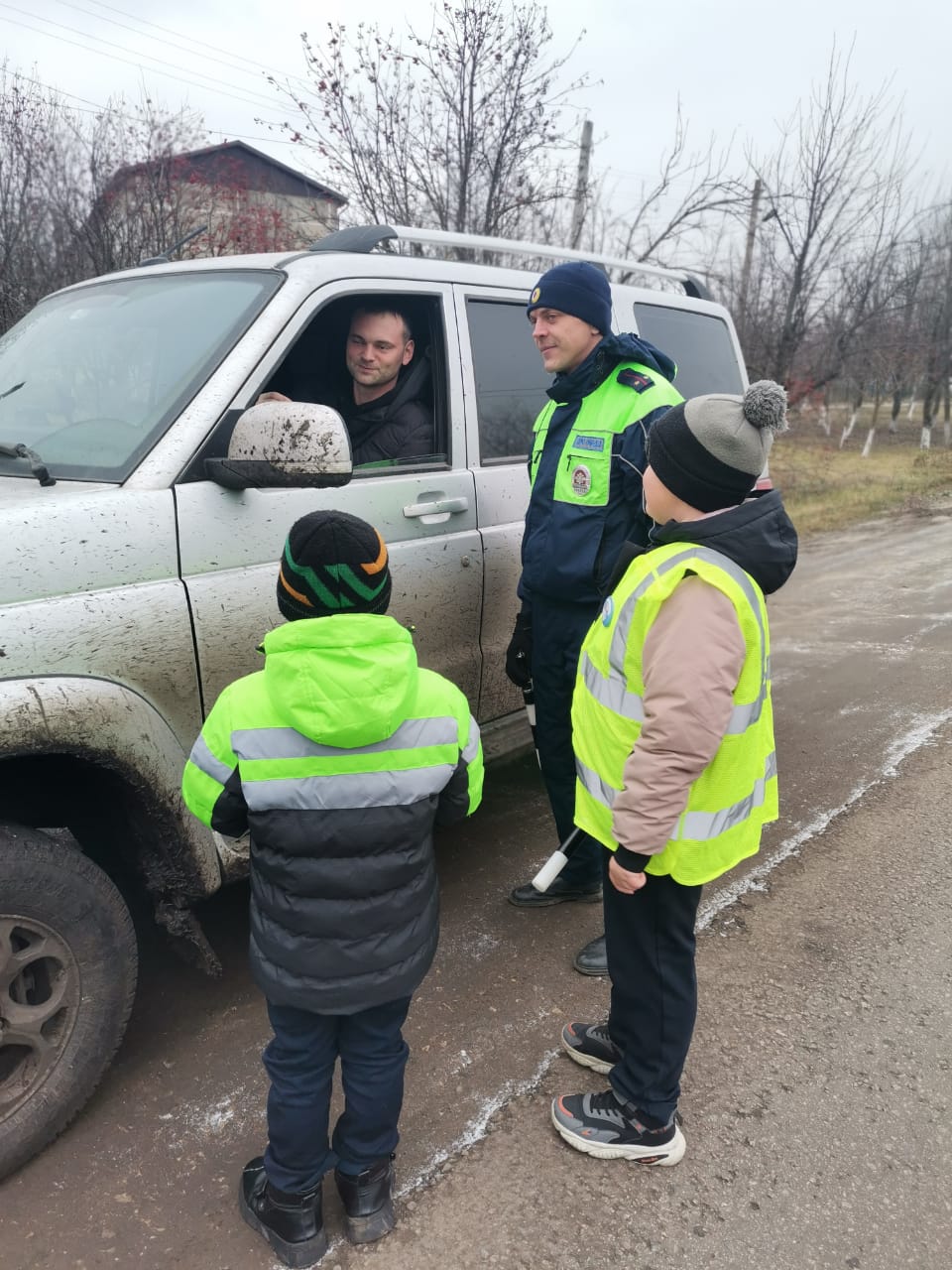 На дорогах Ефремова Тульской области ИДПС с юными помощниками напомнили водителям о соблюдении ПДД в зимний период На дорогах Ефремова Тульской области ИДПС с юными помощниками напомнили водителям о соблюдении ПДД в зимний период