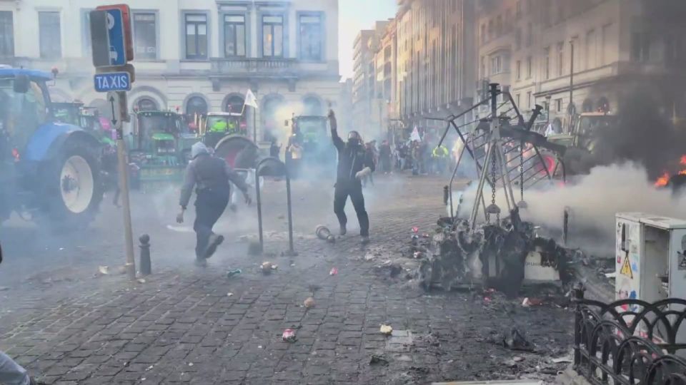 Столкновение фермеров и полиции перед штаб-квартирой ЕС