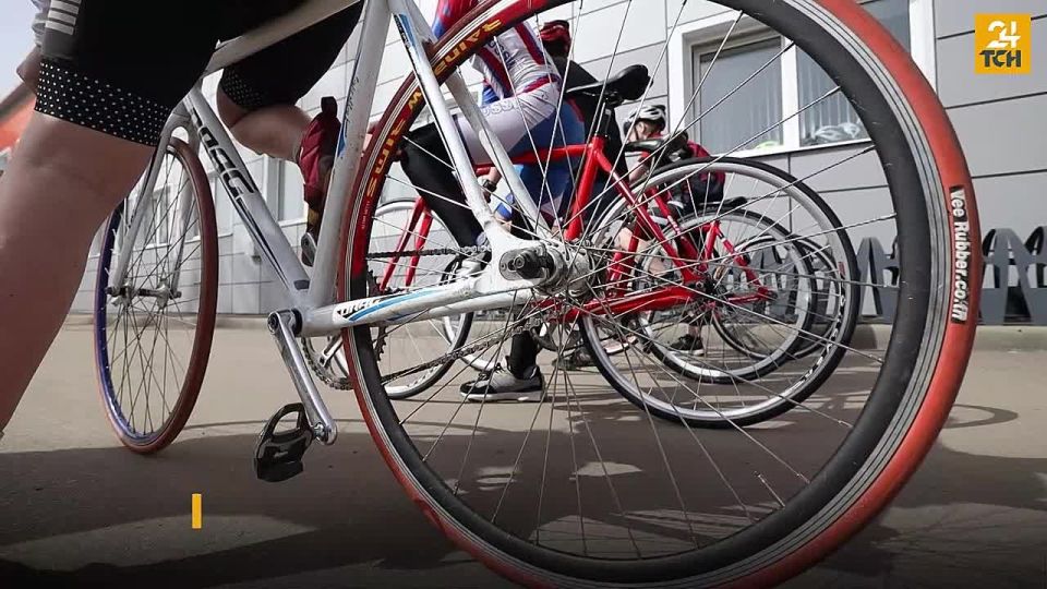 Спортивной школе «Велосипедный спорт» передали новые автомобили