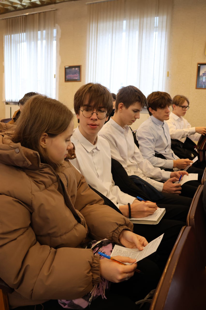 Сегодня в новомосковском ОМВД прошел День открытых дверей Сегодня в новомосковском ОМВД прошел День открытых дверей