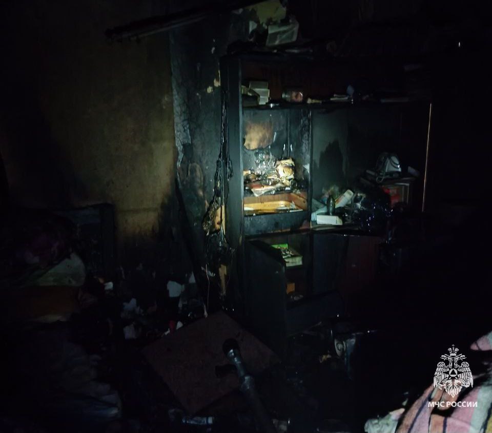 Тульские огнеборцы спасли на пожаре 12 человек Тульские огнеборцы спасли на пожаре 12 человек