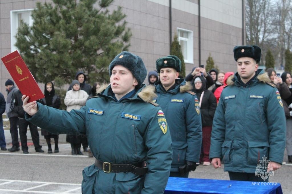 В Тульском спасательном центре МЧС России военнослужащие приняли Военную присягу В Тульском спасательном центре МЧС России военнослужащие приняли Военную присягу