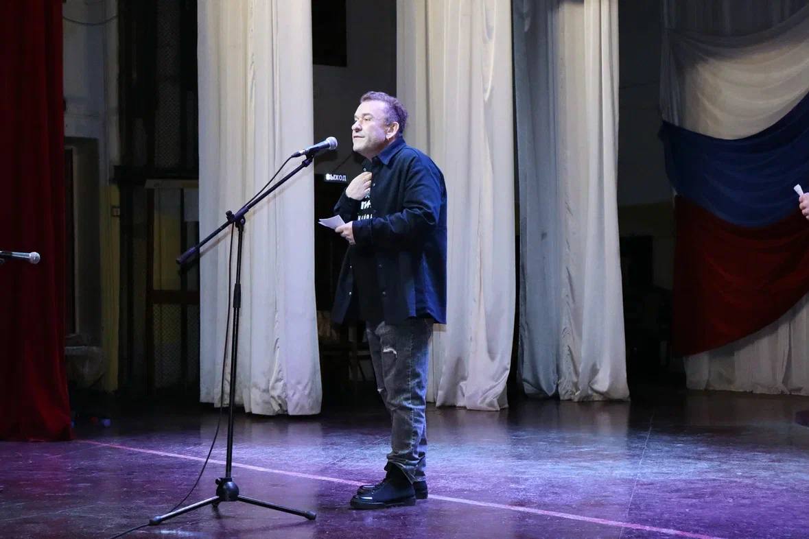 Дмитрий Миляев: Благотворительный творческий вечер юмориста Александра Морозова прошел в Суворове Дмитрий Миляев: Благотворительный творческий вечер юмориста Александра Морозова прошел в Суворове