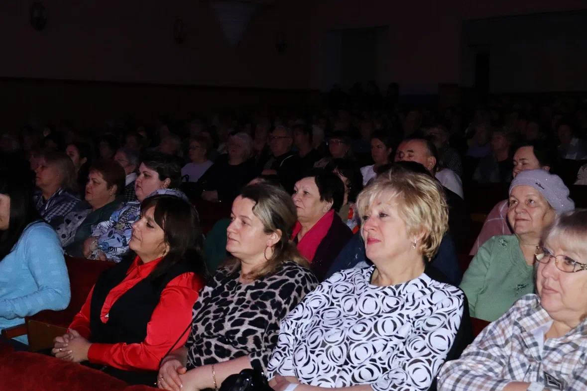 Дмитрий Миляев: Благотворительный творческий вечер юмориста Александра Морозова прошел в Суворове Дмитрий Миляев: Благотворительный творческий вечер юмориста Александра Морозова прошел в Суворове