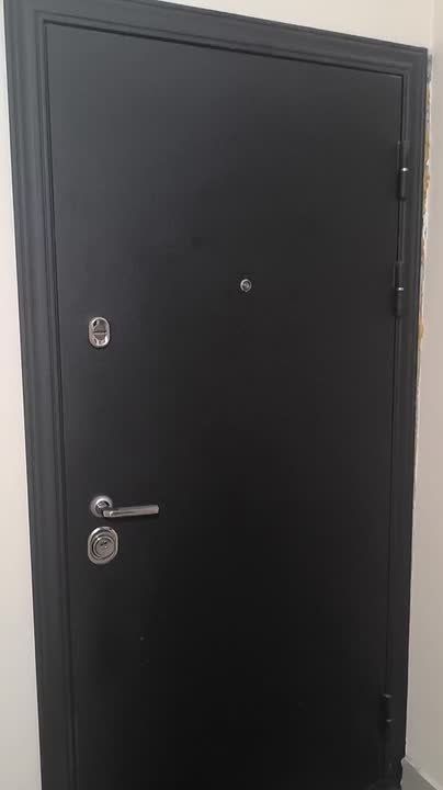 На Зеленстрое собака третий месяц терроризирует несколько этажей своим лаем