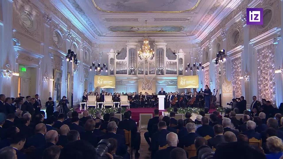 Владимир Путин принял участие в церемонии вручения Международной премии мира имени Л.Н.Толстого лидерам стран-членов СНГ