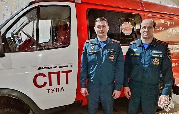 Спасатели сняли женщину с балкона 12 этажа в Туле