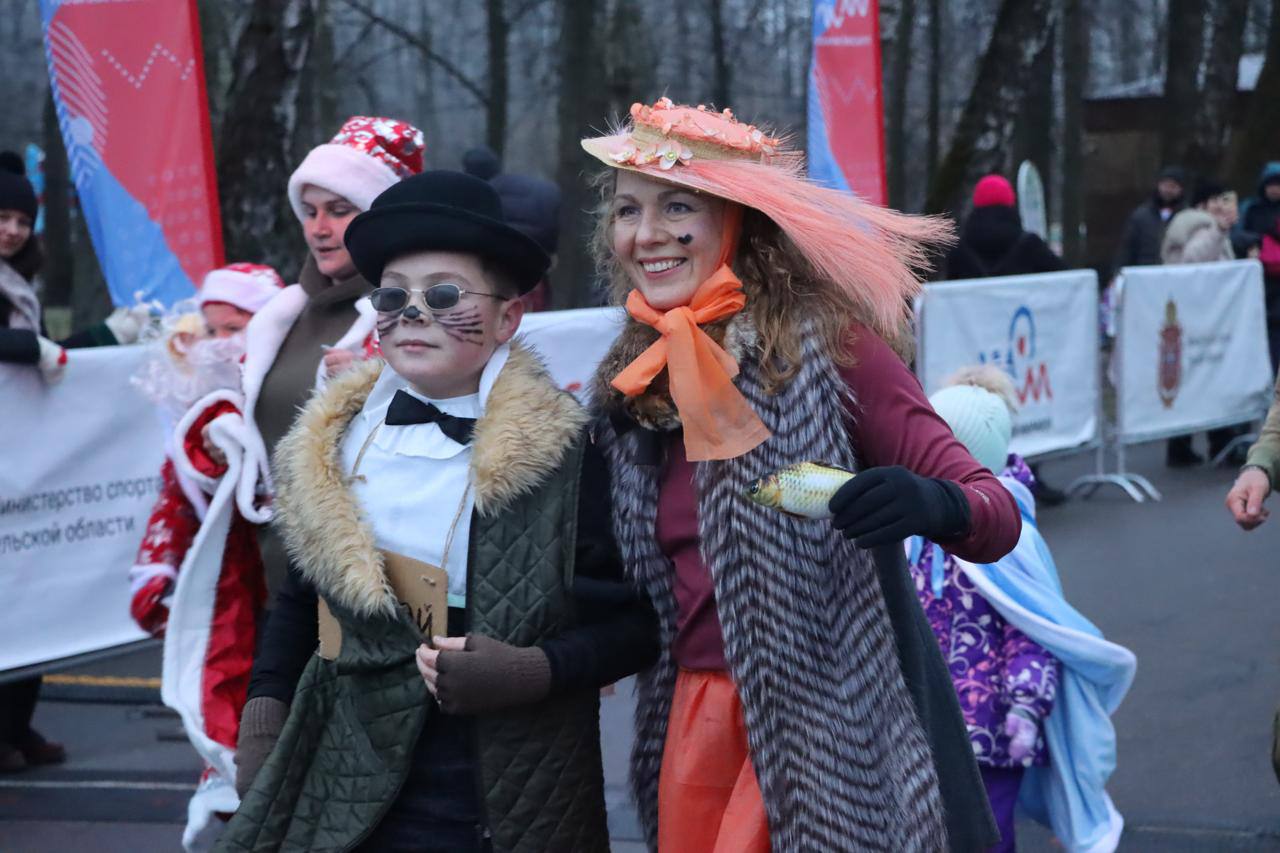 Дмитрий Миляев: #Нашасилавспорте. Любители активного образа жизни присоединились к забегу Дедов Морозов Дмитрий Миляев: #Нашасилавспорте. Любители активного образа жизни присоединились к забегу Дедов Морозов