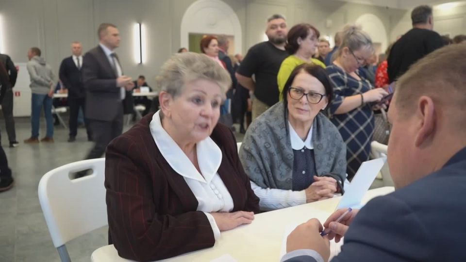 Открытый диалог: Губернатор Дмитрий Миляев встретился с председателями ТОС и сельскими старостами