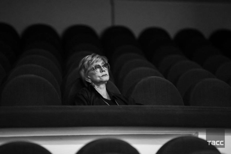 Народная артистка РФ Вера Алентова родилась 21 февраля 1942 года;