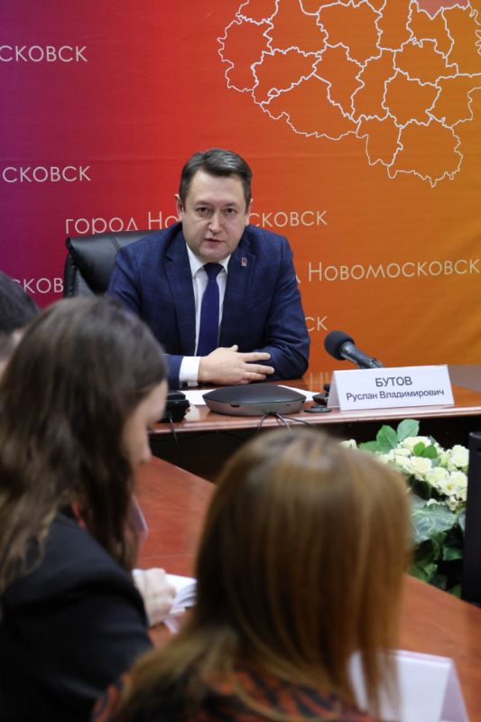 Сегодня в новомосковской администрации состоялась итоговая пресс-конференция Руслана Бутова