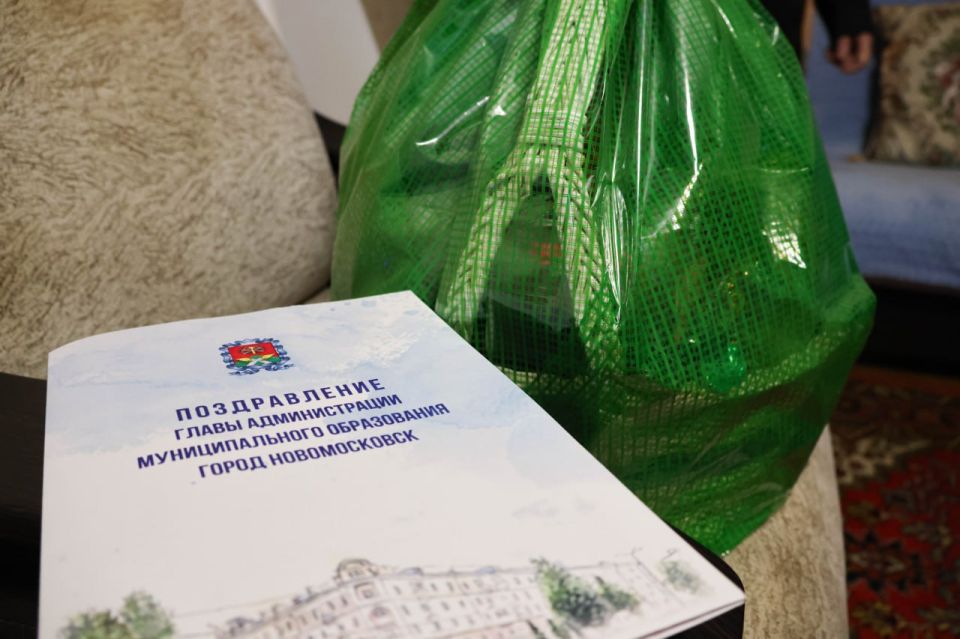 Новомосковских ветеранов ВОВ поздравляют с Новым годом