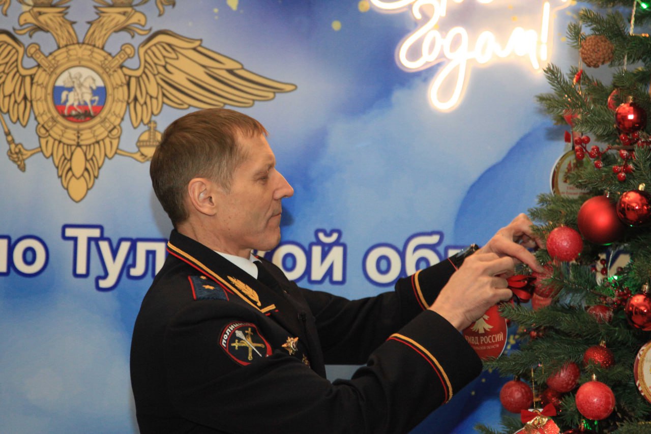 В преддверии Нового года начальник УМВД Андрей Даценко и руководство Управления приняли участие во Всероссийской благотворительной акции «Ёлка желаний» В преддверии Нового года начальник УМВД Андрей Даценко и руководство Управления приняли участие во Всероссийской благотворительной акции «Ёлка желаний»