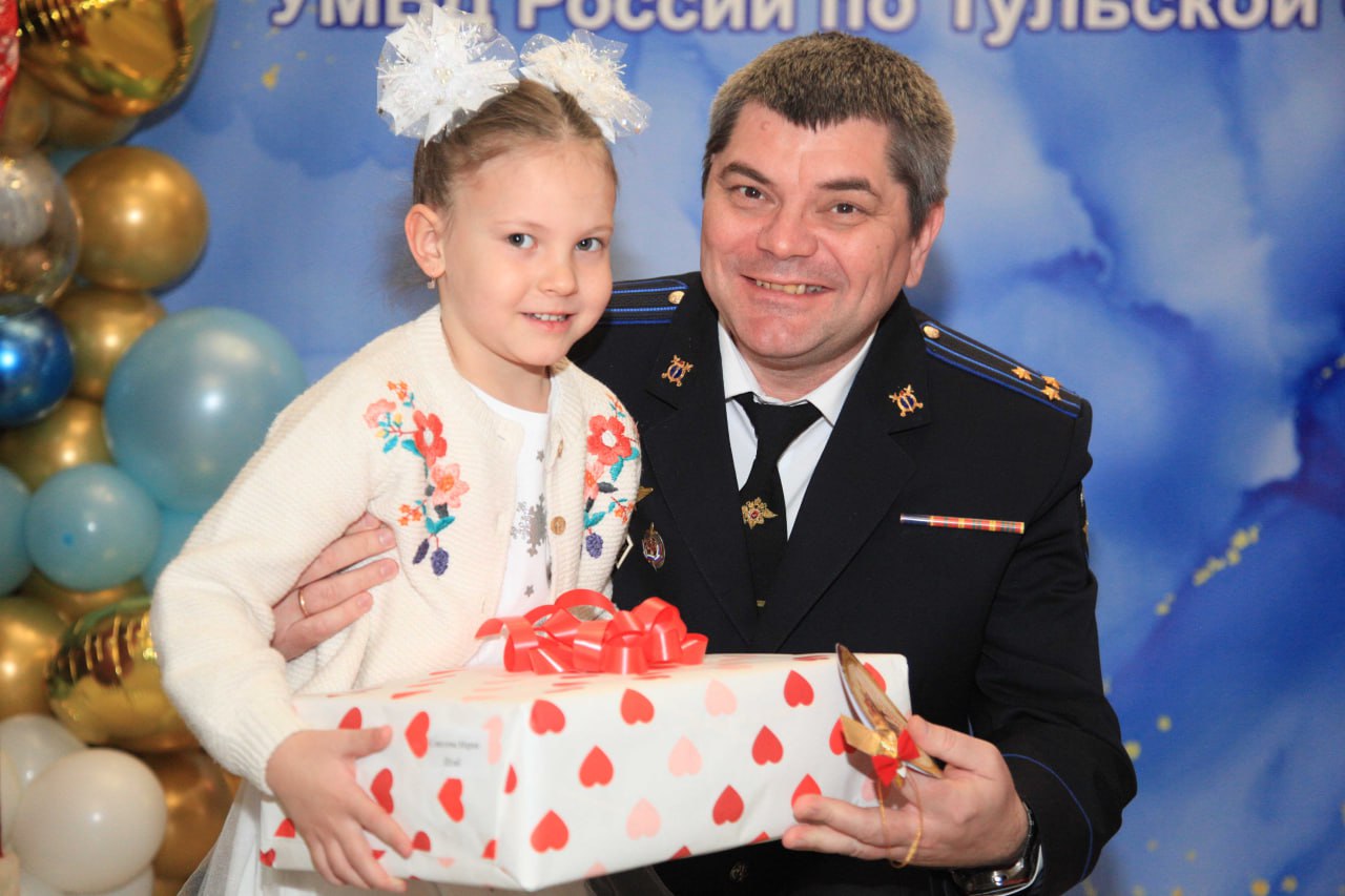 В преддверии Нового года начальник УМВД Андрей Даценко и руководство Управления приняли участие во Всероссийской благотворительной акции «Ёлка желаний» В преддверии Нового года начальник УМВД Андрей Даценко и руководство Управления приняли участие во Всероссийской благотворительной акции «Ёлка желаний»