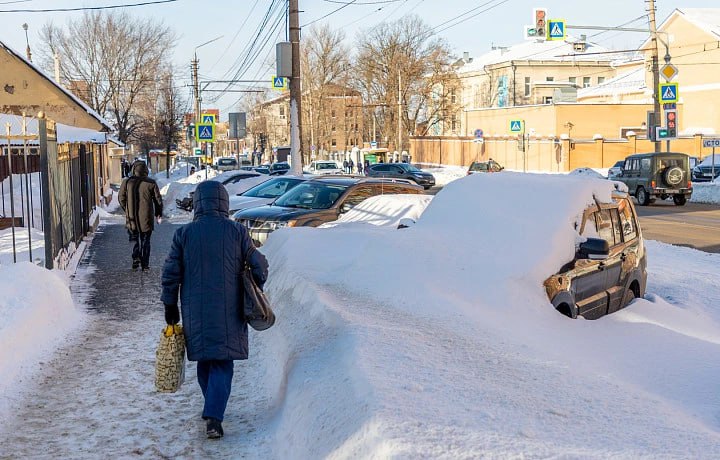 Тулякам напомнили, кто должен чистить снег и сбивать сосульки
