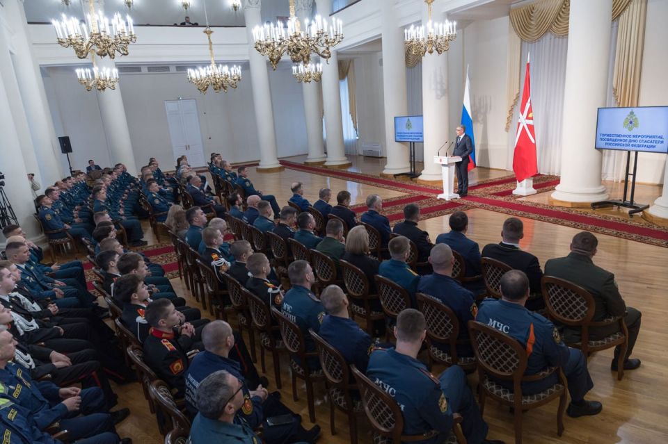 В Туле наградили отличившихся спасателей региона