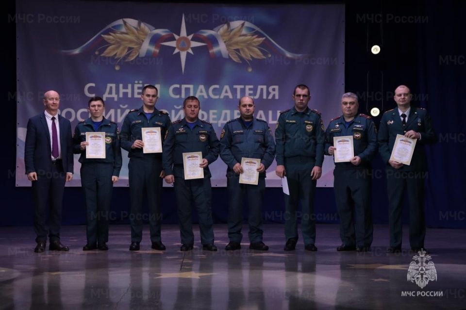 Торжественные мероприятия и церемонии награждения спасателей прошли по всей области