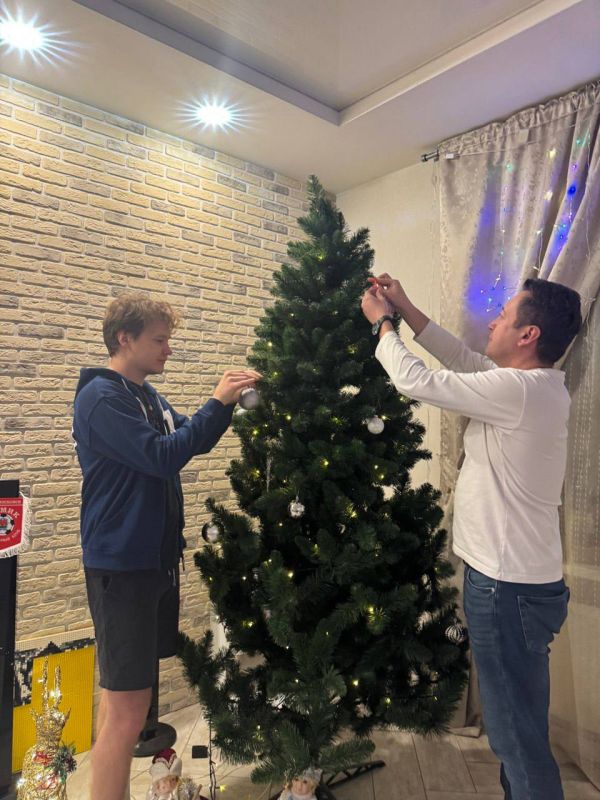 Руслан Бутов: А все уже нарядили ёлку?. Мы только начинаем