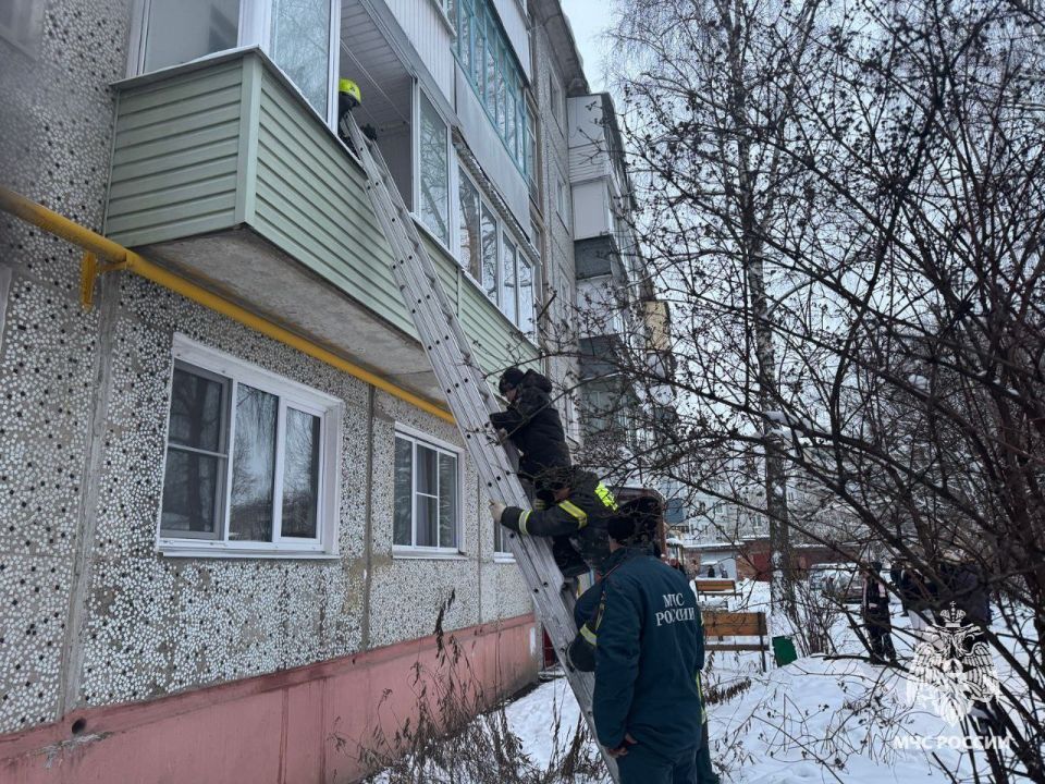 Узловские огнеборцы при пожаре спасли 6 взрослых и 1 ребенка