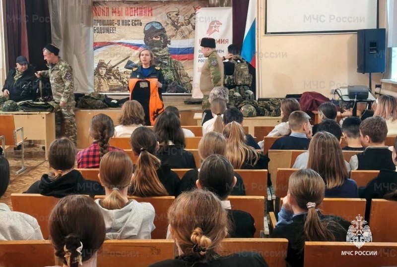 Об опасности выхода на лед водоемов детям напомнили сотрудники МЧС России Об опасности выхода на лед водоемов детям напомнили сотрудники МЧС России