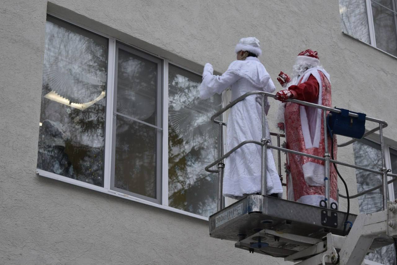 Дмитрий Миляев: Новогоднее волшебство для юных пациентов больниц региона Дмитрий Миляев: Новогоднее волшебство для юных пациентов больниц региона