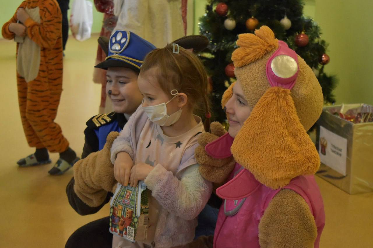 Дмитрий Миляев: Новогоднее волшебство для юных пациентов больниц региона Дмитрий Миляев: Новогоднее волшебство для юных пациентов больниц региона