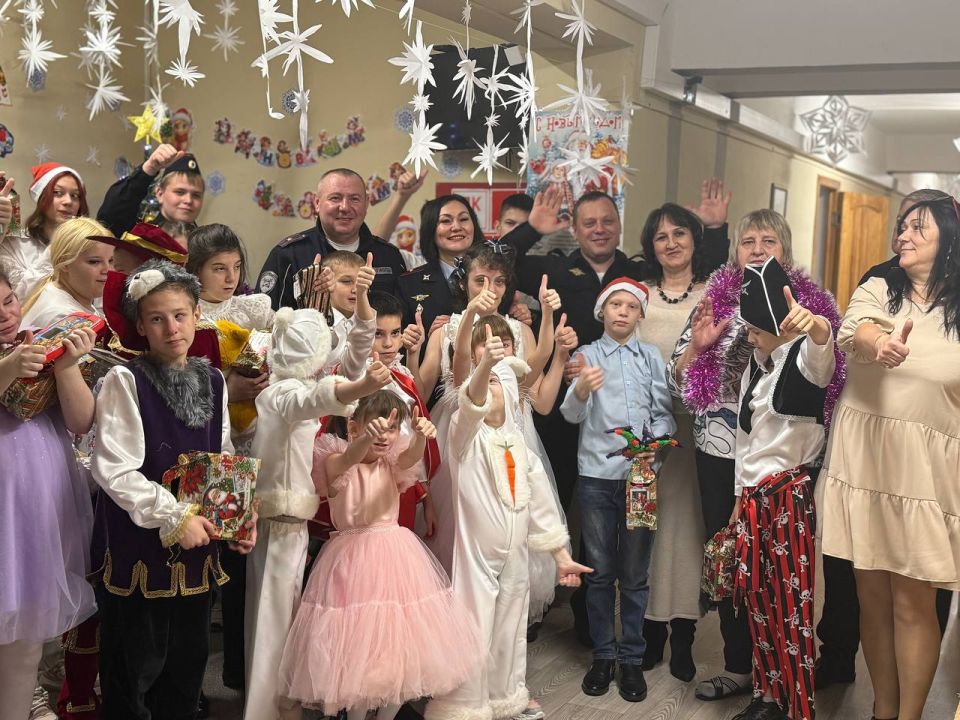 В рамках акции «Полицейский Дед Мороз» сотрудники Госавтоинспекции Тульской и Курской области посетили подшефный детский дом