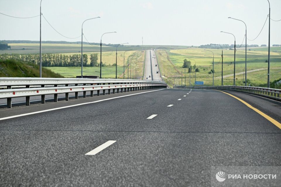 Российские электромобили и в 2026-м смогут ездить по платным дорогам бесплатно – мера будет продлена, решение приняли власти