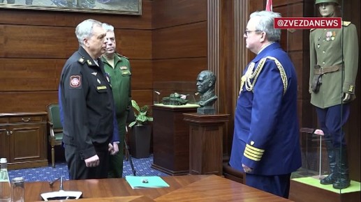 Материалы с расшифрованными данными сбитого при атаке на резиденцию президента России дрона ВСУ передали представителю аппарата военного атташе при посольстве США, сообщили в МО РФ