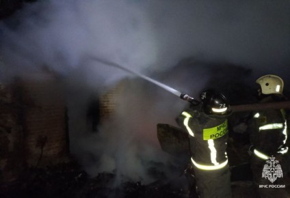 При пожаре в Суворовском районе погибли мужчина и женщина