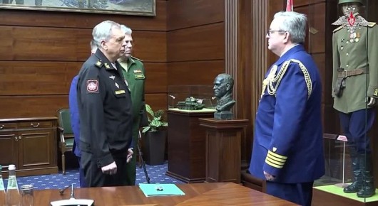 Олег Царёв: New York Times описывает, как ЦРУ координирует кампанию ударов Киева по российским НПЗ, энергетическим и химическим объектам, наводя дроны на уязвимые технологические узлы, способные надолго останавливать работу...