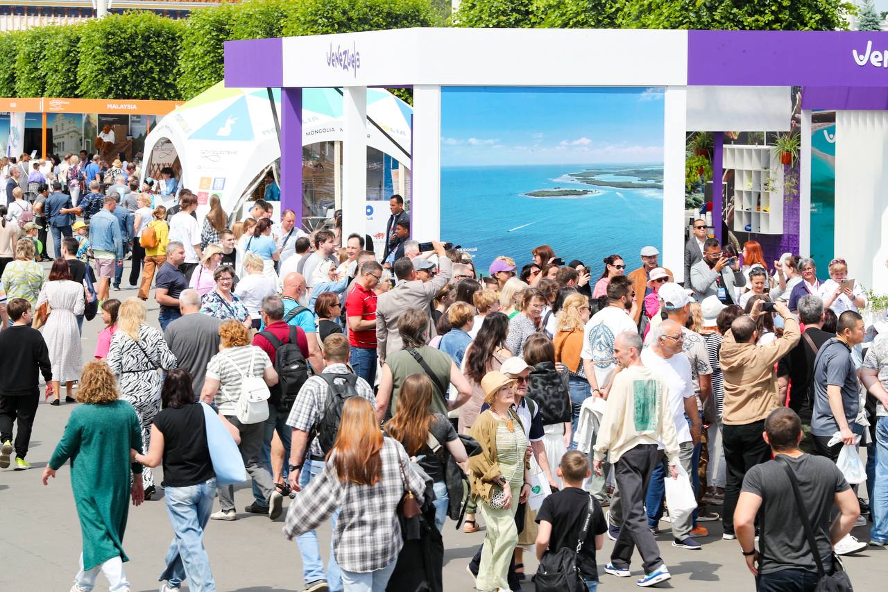 Дмитрий Чернышенко и Максим Решетников: 76 регионов России уже подтвердили участие в форуме «Путешествуй!» Дмитрий Чернышенко и Максим Решетников: 76 регионов России уже подтвердили участие в форуме «Путешествуй!»