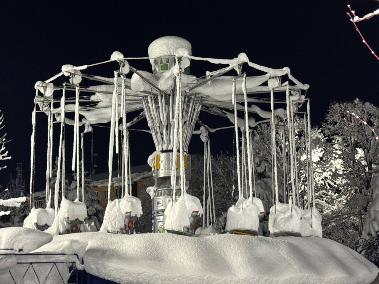 Снежный коллапс оставил жителей Кубани и Адыгеи без света, воды и отопления Снежный коллапс оставил жителей Кубани и Адыгеи без света, воды и отопления