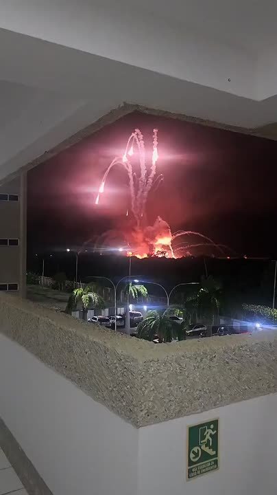 Так выглядит район возле аэропорта Игуэроте на востоке Каракаса после удара