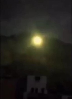 Как сообщают СМИ, на видео вертолет США наносит удар по военной базе в Венесуэле