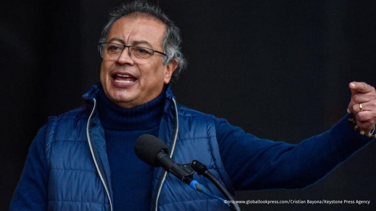 Колумбия готовится к возможному наплыву беженцев из Венесуэлы, заявил колумбийский лидер Густаво Петро Колумбия готовится к возможному наплыву беженцев из Венесуэлы, заявил колумбийский лидер Густаво Петро