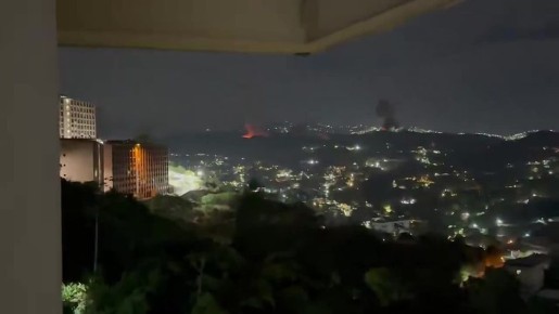 Дом министра обороны Венесуэлы и порт в столице — Каракасе — подверглись обстрелу, сообщает Sky News Arabia