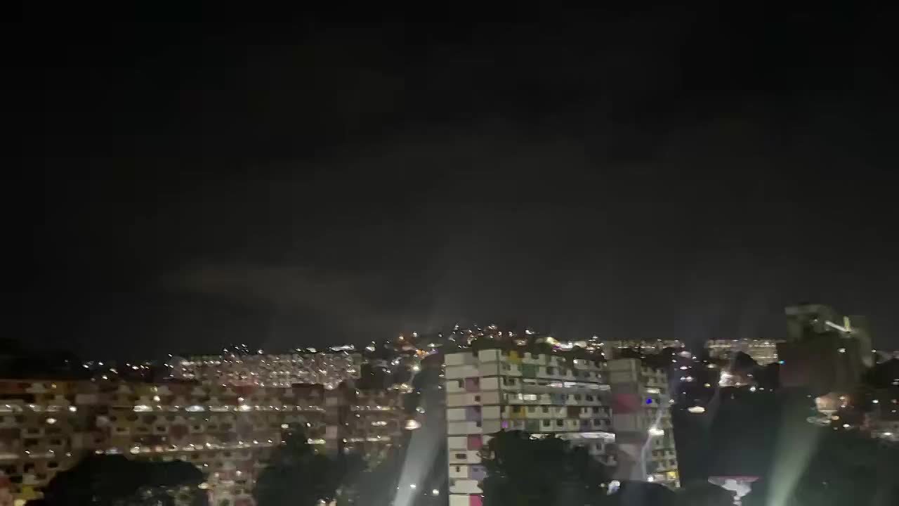 Сообщается, что по Каракасу, столице Венесуэлы, нанесены множественные удары