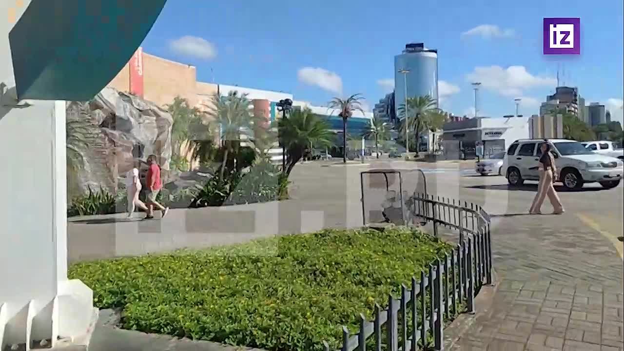 На улицах Венесуэлы практически нет людей — кадрами обстановки в стране делится местный житель Луис Рафаэль