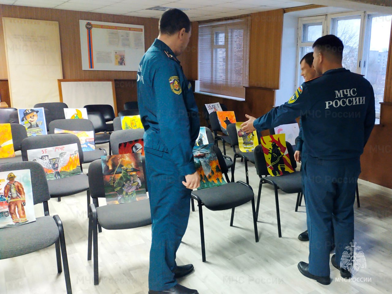 В Веневе состоялся конкурс детских рисунков, посвященных героической профессии спасатель