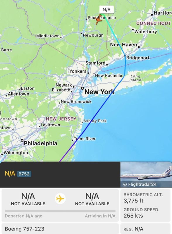 Самолет Boeing 757-223 Министерства юстиции США, на борту которого, предположительно, находятся захваченный президент Венесуэлы Николас Мадуро и его жена, совершает посадку в Нью-Йорке