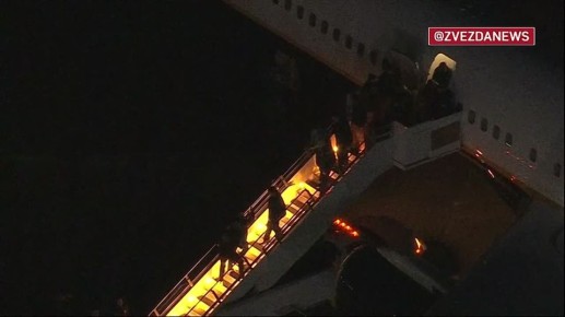 Мадуро и его жену вывели из самолёта