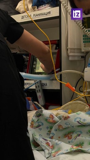 Ребенок в тяжелом состоянии после удара ВСУ в селе Хорлы Херсонской области, проходивший лечение в крымской больнице, транспортируется в медучреждение в Москве, сообщили в Минздраве Республики