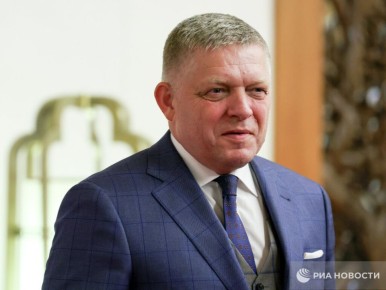 Европейский союз в своей антироссийской политике готов дойти до края пропасти, заявил Фицо