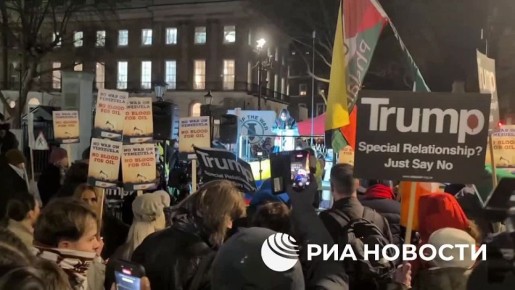 Сотни человек протестуют в центре Лондона против атаки США на Венесуэлу