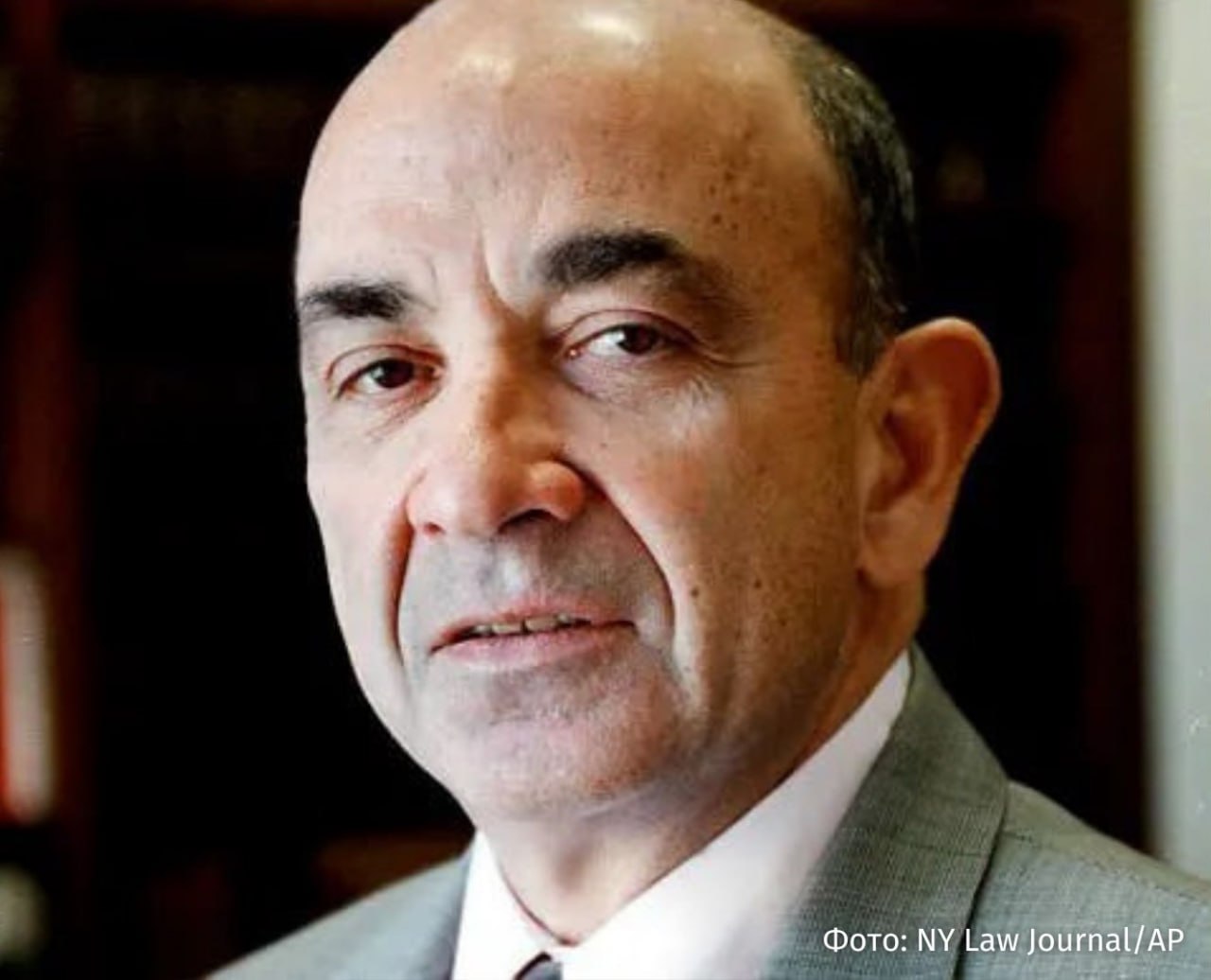 Дело президента Венесуэлы Николаса Мадуро рассмотрит федеральный судья Элвин Хеллерштейн, который уже блокировал решения Дональда Трампа и отказывался пересматривать приговор, пишет CNN