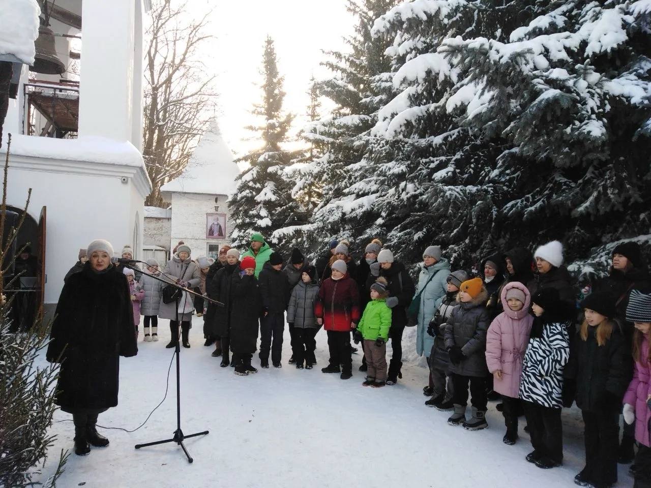 В Свято-Успенском мужском монастыре Новомосковска ёлочки стали «волшебными» В Свято-Успенском мужском монастыре Новомосковска ёлочки стали «волшебными»